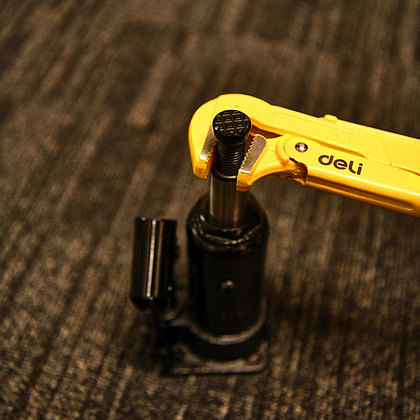 Ключ трубный Deli YS EDL105155 1,5", раскрытие губок, 55 мм, желтый - 7