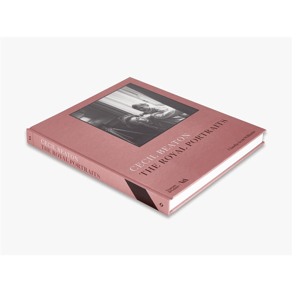 Книга на английском языке"Cecil Beaton: The Royal Portraits", Cecil Beaton, Claudia Acott Williams - 3