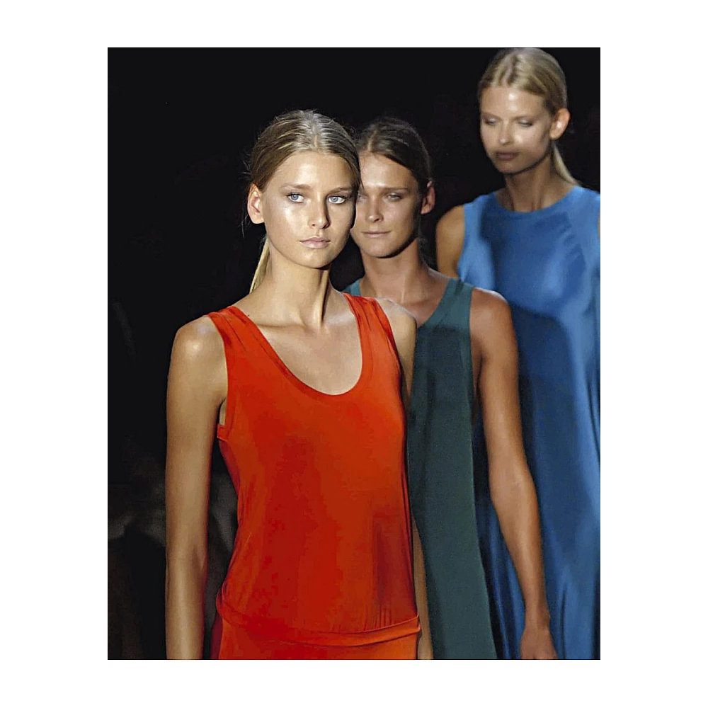 Книга на английском языке "50 Fashion Designers You Should Know", Simone Werle